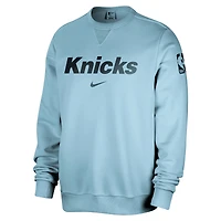 Sweat-shirt Nike Courtside Standard Issue Performance bleu clair New York Knicks pour homme
