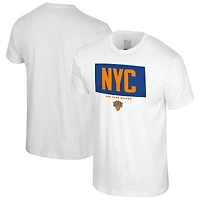 T-shirt blanc Stadium Essentials pour homme, New York Knicks, avec barre transversale