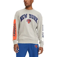 Sweat-shirt Tommy Jeans New York Knicks James Patch gris pour homme