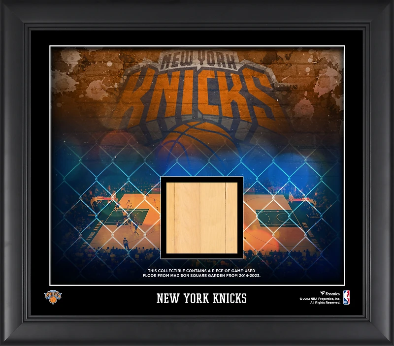 Collage encadré des New York Knicks (15" x 17") avec un morceau du terrain du Madison Square Garden utilisé lors des matchs de 2014 à 2023
