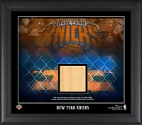 Collage encadré des New York Knicks (15" x 17") avec un morceau du terrain du Madison Square Garden utilisé lors des matchs de 2014 à 2023