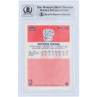 Patrick Ewing New York Knicks Autographié 1986 Fleer Série 1 #32 Beckett Fanatics Witnessed Authenticated 10 Rookie Card avec l'inscription "HOF 08"