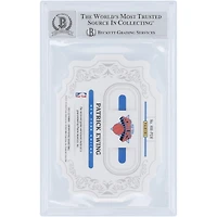 Patrick Ewing, New York Knicks, maillot relique autographié Panini Crown Royale Hall of Fame Memorabilia 2021-22 #HM-PEW, authentifié par Beckett Fanatics Witnessed. Carte authentifiée 10.