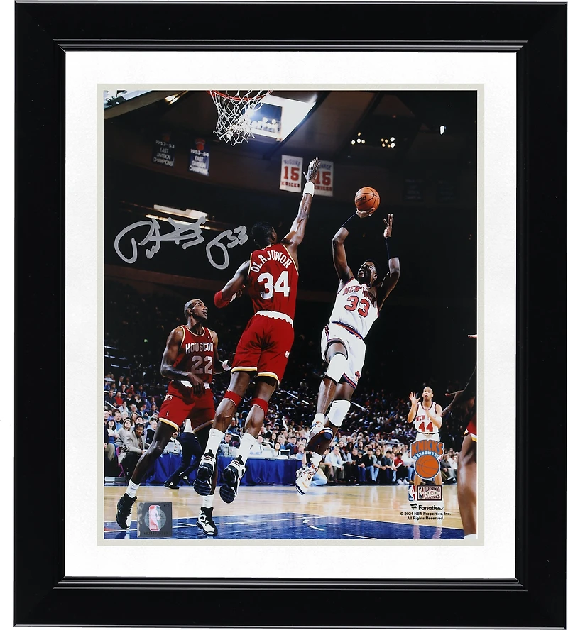 Photographie dédicacée de Patrick Ewing des New York Knicks contre les Houston Rockets, 8" x 10"