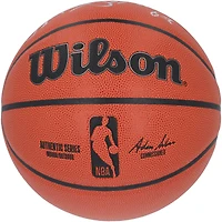 Réplique de ballon de basket Wilson autographié par Patrick Ewing des New York Knicks avec l'inscription « HOF 08 »