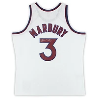 Maillot Swingman alternatif blanc autographié par Stephon Marbury des New York Knicks 2004-05 par Mitchell & Ness