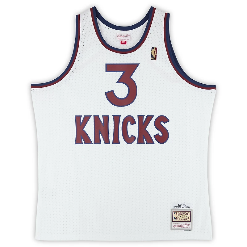 Maillot Swingman alternatif blanc autographié par Stephon Marbury des New York Knicks 2004-05 par Mitchell & Ness