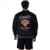 Veste bomber unisexe The Wild Collective noire New York Knicks à boutons-pression