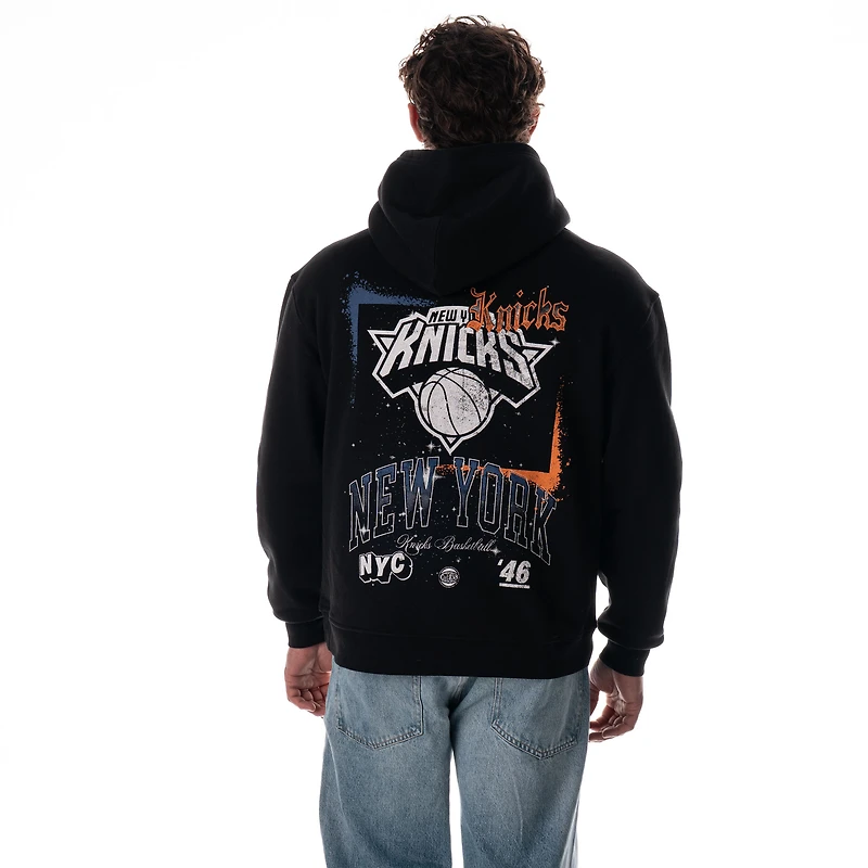 Sweat à capuche unisexe The Wild Collective noir New York Knicks imprimé éclaboussures