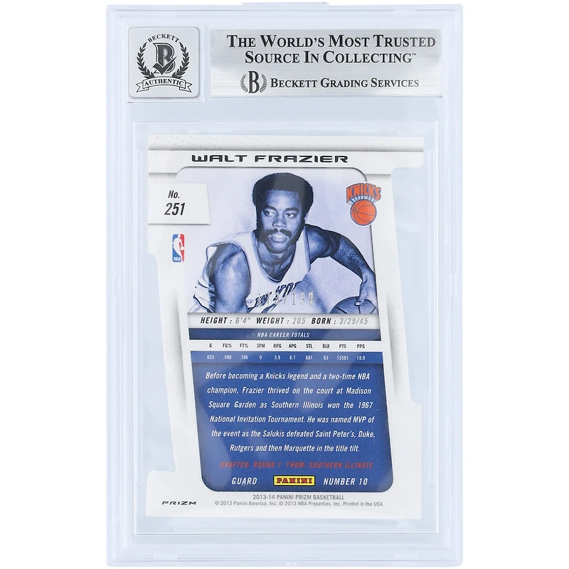 Carte autographiée de Walt Frazier (New York Knicks) 2013-14 Panini Prizm bleu clair découpée #251/199, authentifiée Beckett Fanatics Witnessed (9/10).
