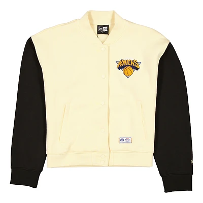 Veste polaire New Era pour femme, beige/noir, édition City 2025/26 des York Knicks, fermeture à boutons-pression.