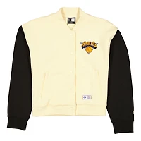 Veste polaire New Era pour femme, beige/noir, édition City 2025/26 des York Knicks, fermeture à boutons-pression.