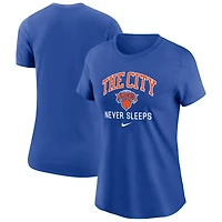 T-shirt Nike bleu pour femme New York Knicks « La ville ne dort jamais »