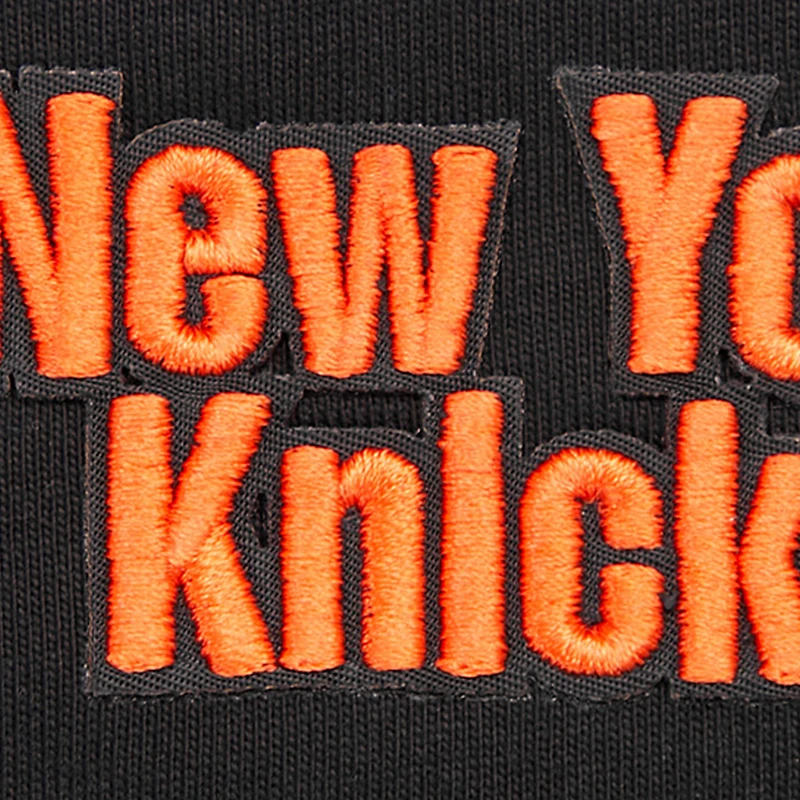 T-shirt noir Pro Standard pour femmes des New York Knicks Script Boyfriend