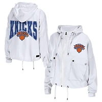 Coupe-vent zippé blanc New York Knicks de la marque WEAR by Erin Andrews pour femmes
