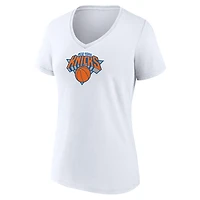 T-shirt blanc à col en V avec logo principal des New York Knicks pour femmes
