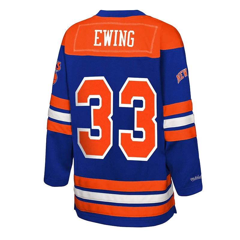 Maillot de hockey tendance Maxxed Out 2.0 bleu pour jeunes Mitchell & Ness Patrick Ewing des New York Knicks