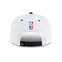Casquette snapback New Era 9FIFTY blanche et noire pour jeunes, New York Knicks, champions NBA 2026, vestiaire des Knicks de New York.