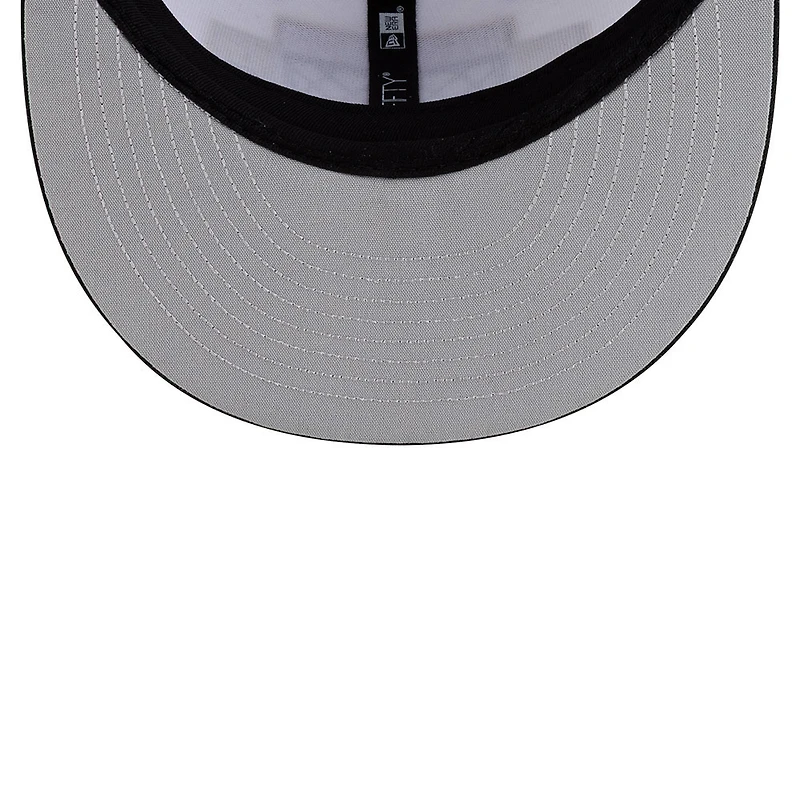 Casquette snapback New Era 9FIFTY blanche et noire pour jeunes, New York Knicks, champions NBA 2026, vestiaire des Knicks de New York.