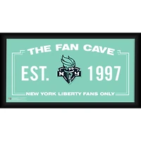 Collage encadré de 10" x 20" de la grotte des fans de New York Liberty