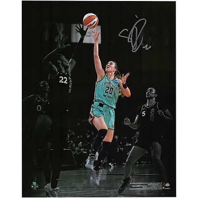 Photographie autographiée de Sabrina Ionescu de New York Liberty 11" x 14" Spotlight contre Las Vegas Aces