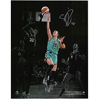 Photographie autographiée de Sabrina Ionescu de New York Liberty 11" x 14" Spotlight contre Las Vegas Aces