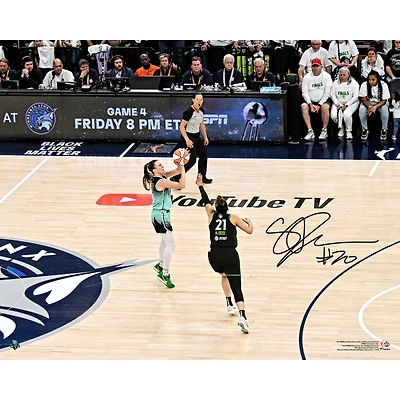 Photographie autographiée de Sabrina Ionescu, New York Liberty, 16" x 20" du tir à trois points gagnant du match 3 de la finale WNBA 2024