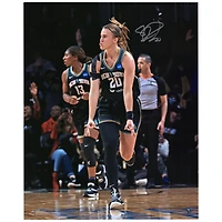 Sabrina Ionescu New York Liberty autographiée 16" x 20" célébrant en maillot noir