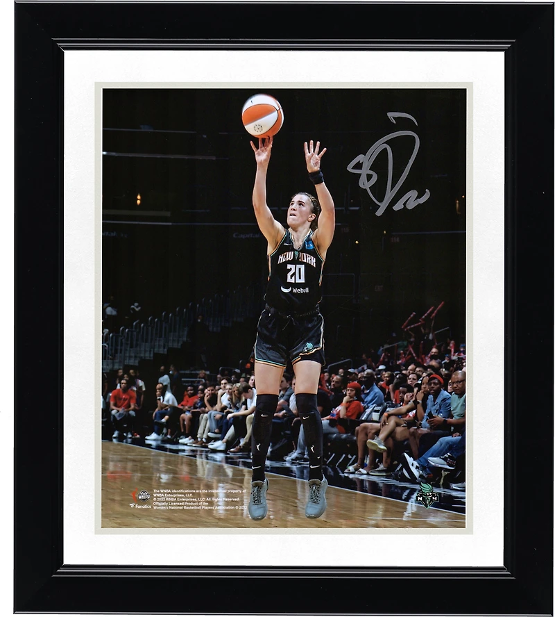 Photographie autographiée de Sabrina Ionescu lors d'une fusillade à New York Liberty, 8" x 10"