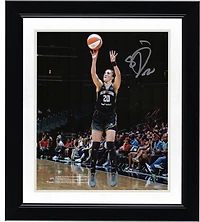 Photographie autographiée de Sabrina Ionescu lors d'une fusillade à New York Liberty, 8" x 10"