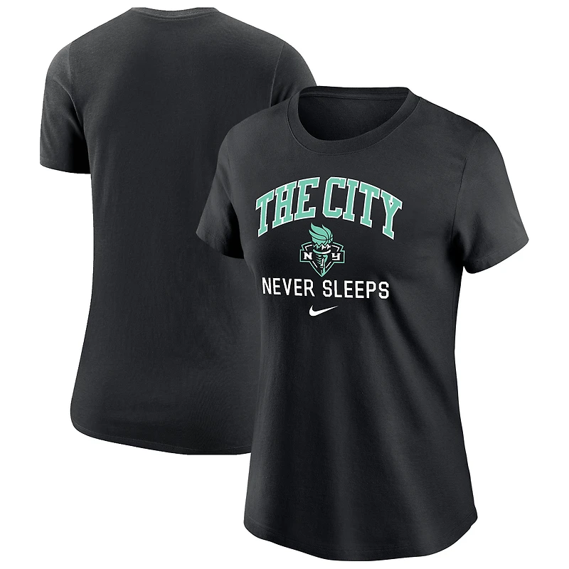 T-shirt Nike noir pour femme New York Liberty « La ville ne dort jamais »