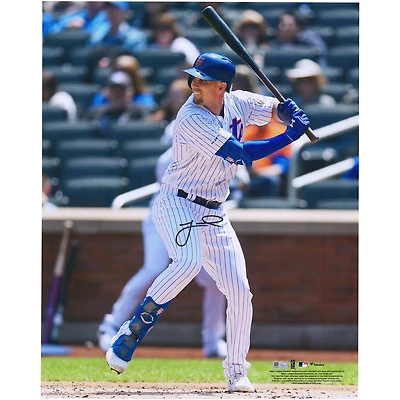 Photo de Jeff McNeil, joueur des Mets de New York, autographiée (16" x 20"), prise lors d'une frappe.