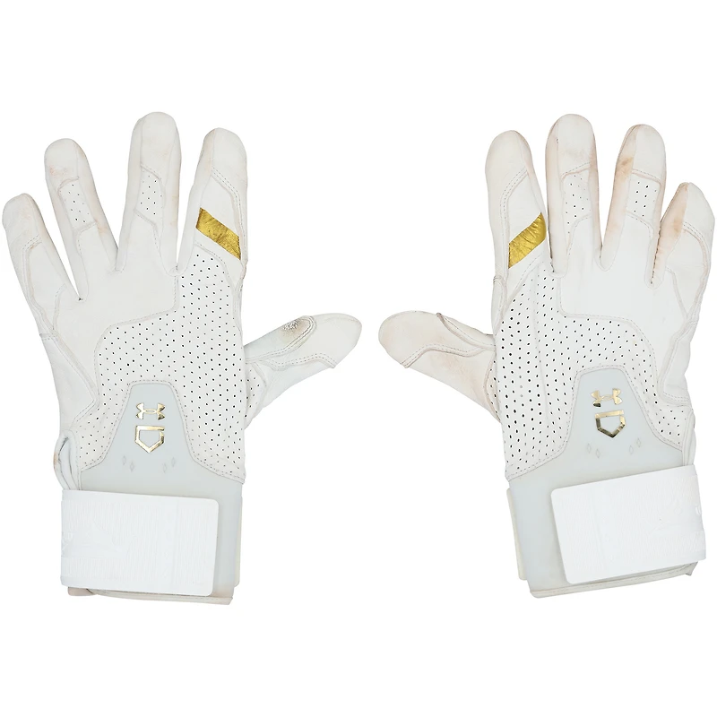 Juan Soto New York Mets Autographed Game-Used White Under Armour Batting Gloves from the 2025 MLB Season - HH98516018-19