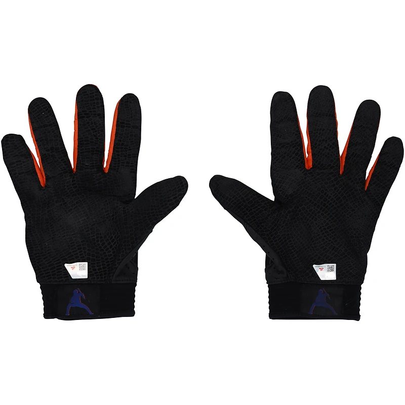 Gants de frappe noirs Under Armour de Juan Soto, utilisés par les Mets de New York lors du match contre les Marlins de Miami, le 28 septembre 2025.