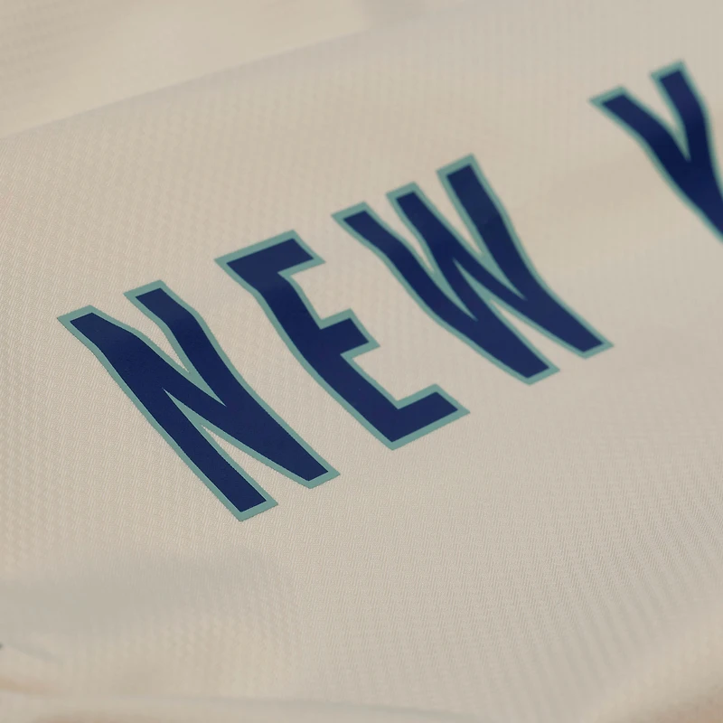 Veste de coach à capuche Mitchell & Ness Mike Piazza crème New York Mets, fermeture boutons-pression, style Yacht Rock, avec nom et numéro.
