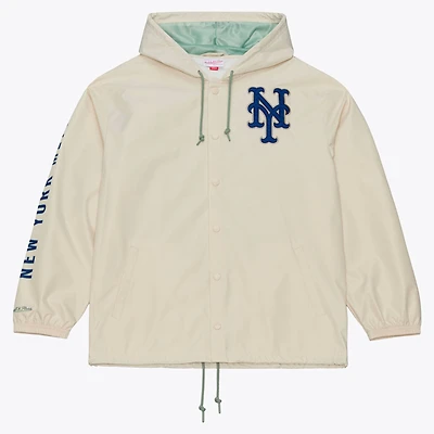Veste de coach à capuche Mitchell & Ness Mike Piazza crème New York Mets, fermeture boutons-pression, style Yacht Rock, avec nom et numéro.