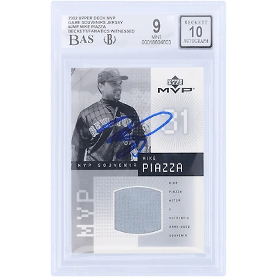 Carte autographiée par Mike Piazza (New York Mets) de la série Upper Deck MVP GU Relic 2002, numéro J-MP, authentifiée par Beckett Fanatics Witnessed (9/10).
