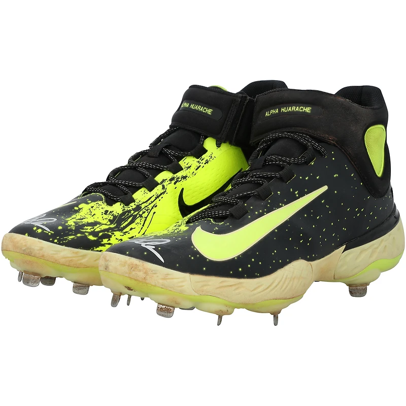 Crampons Nike noirs et jaunes portés par Pete Alonso (New York Mets) lors du match contre les Braves d'Atlanta le 23 juin 2025, et autographiés par ce dernier.