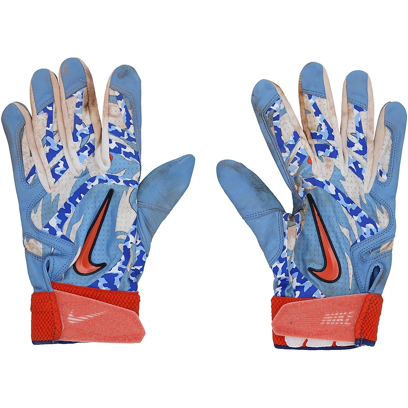 Gants de frappe Nike bleus et oranges autographiés par Pete Alonso, portés en match par les Mets de New York lors de la saison 2025 de la MLB.