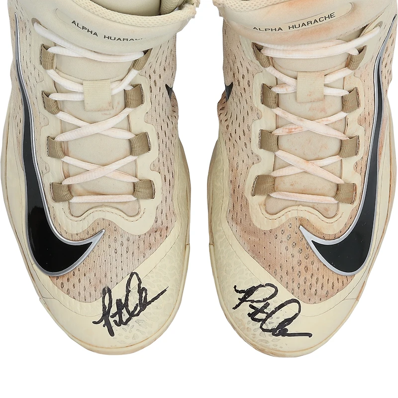 Crampons Nike beiges portés en match par Pete Alonso, des Mets de New York, lors de la saison 2025 de la MLB (autorisés par ce dernier).