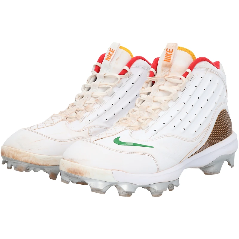 Chaussures Nike blanches portées par Pete Alonso des New York Mets lors de la saison 2025 de la MLB