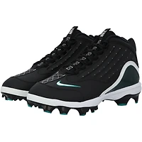 Crampons noirs Nike portés par Pete Alonso, joueur des Mets de New York, lors de la saison 2025 de la MLB.