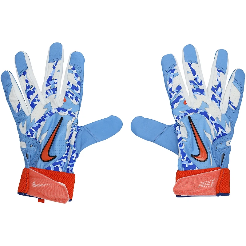 Gants de frappe Nike bleus et oranges portés par Pete Alonso, joueur des Mets de New York, lors de la saison 2025 de la MLB.