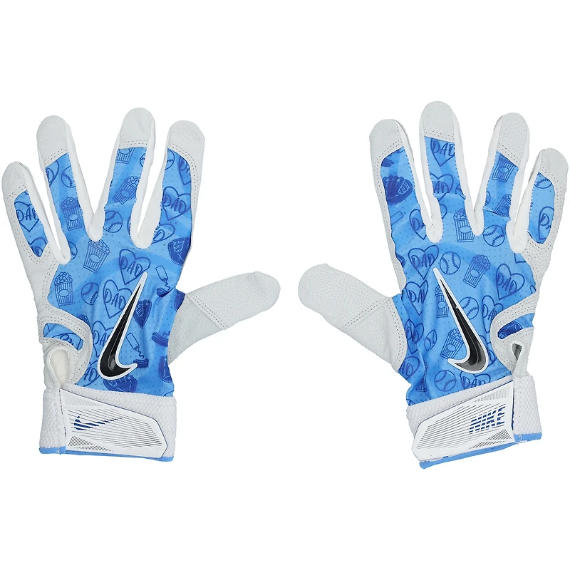 Gants de frappe Nike bleus et blancs portés par Pete Alonso, joueur des Mets de New York, lors de la saison 2025 de la MLB.