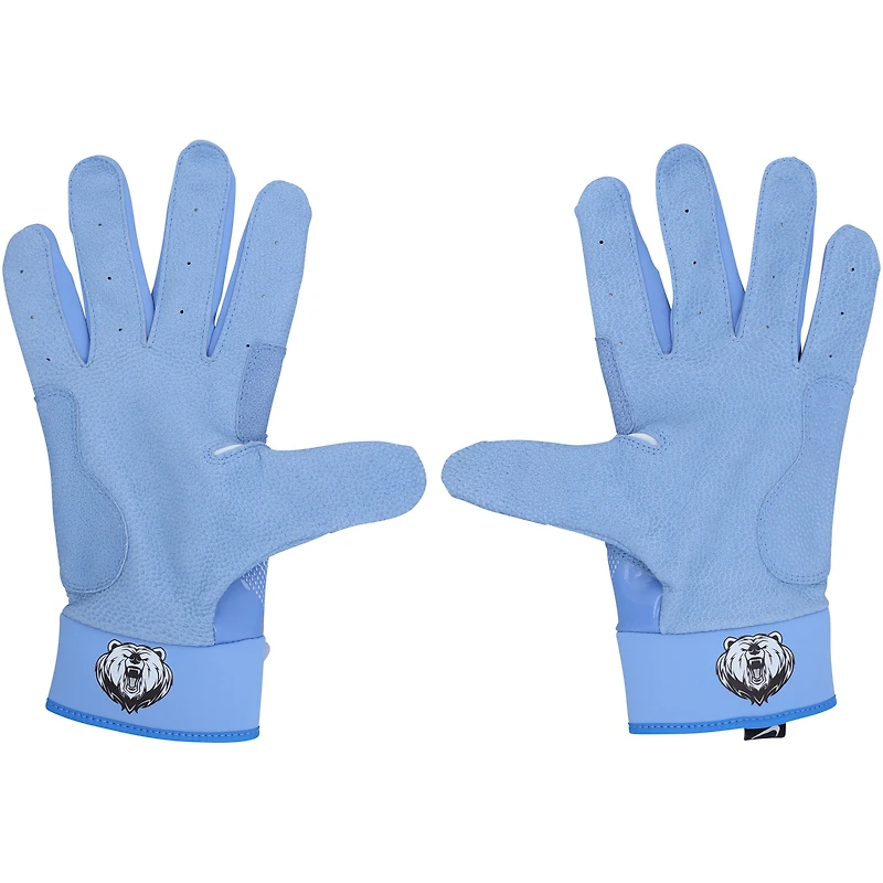 Gants de frappe bleus Nike portés par Pete Alonso, joueur des Mets de New York, lors de la saison 2025 de la MLB.