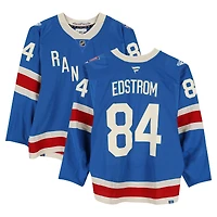 Maillot bleu n° 84 des Rangers de New York, porté lors de plusieurs matchs entre le 20 octobre et le 16 novembre 2025 (série Centennial 1) par Adam Edstrom