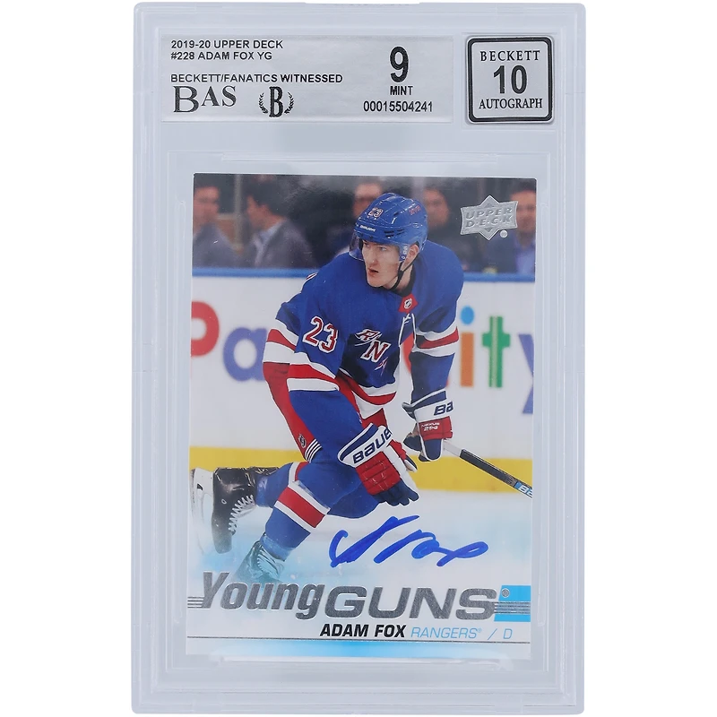 Carte de recrue 9/10 autographiée par Adam Fox des Rangers de New York, Upper Deck Series 1 Young Guns #228 Beckett Fanatics, témoin