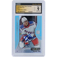Carte de recrue 9/10 authentifiée 2019-20 Upper Deck Synergy Blue #84 signée Adam Fox des Rangers de New York. Fanatiques de CGC.
