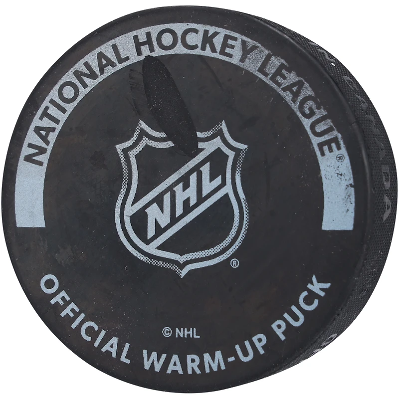 Rondelle d'entraînement autographiée par Adam Fox des Rangers de New York utilisée lors de l'échauffement contre les Capitals de Washington le 14 mars 2023
