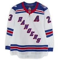 Maillot blanc n° 23 porté par Adam Fox des Rangers de New York lors de la saison 2025-2026 de la LNH.